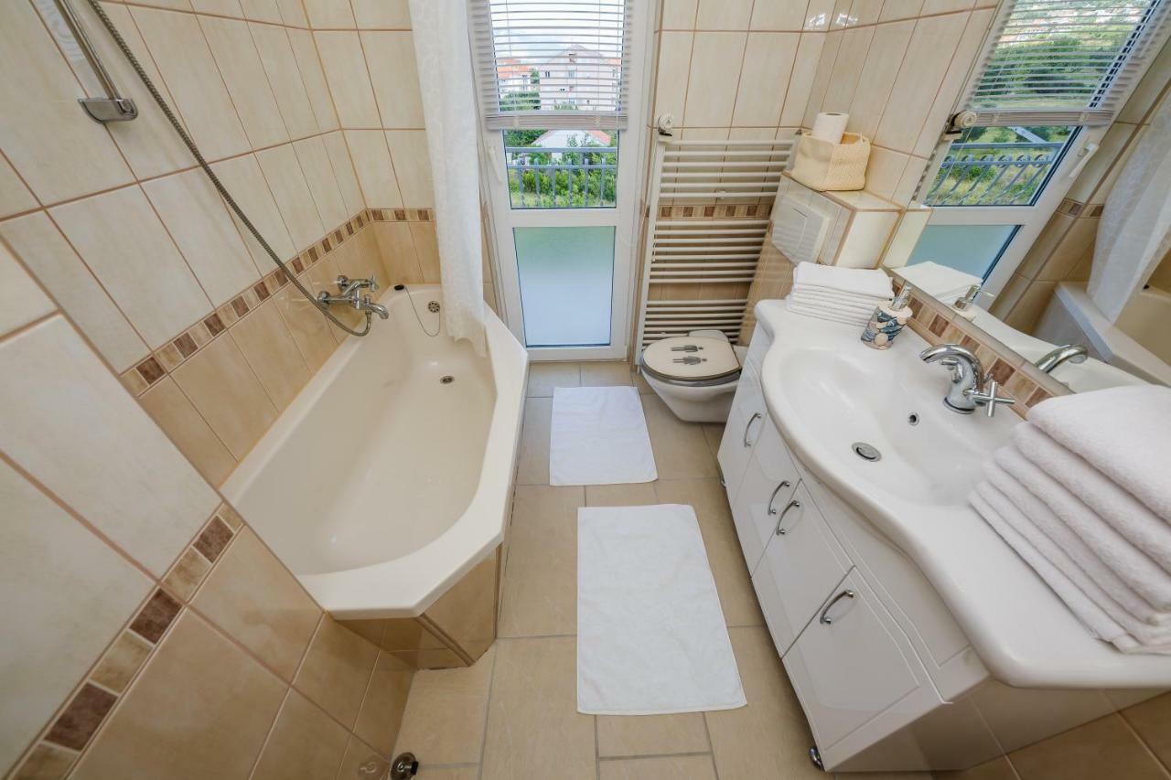Apartman Lucija Kaštela 外观 照片