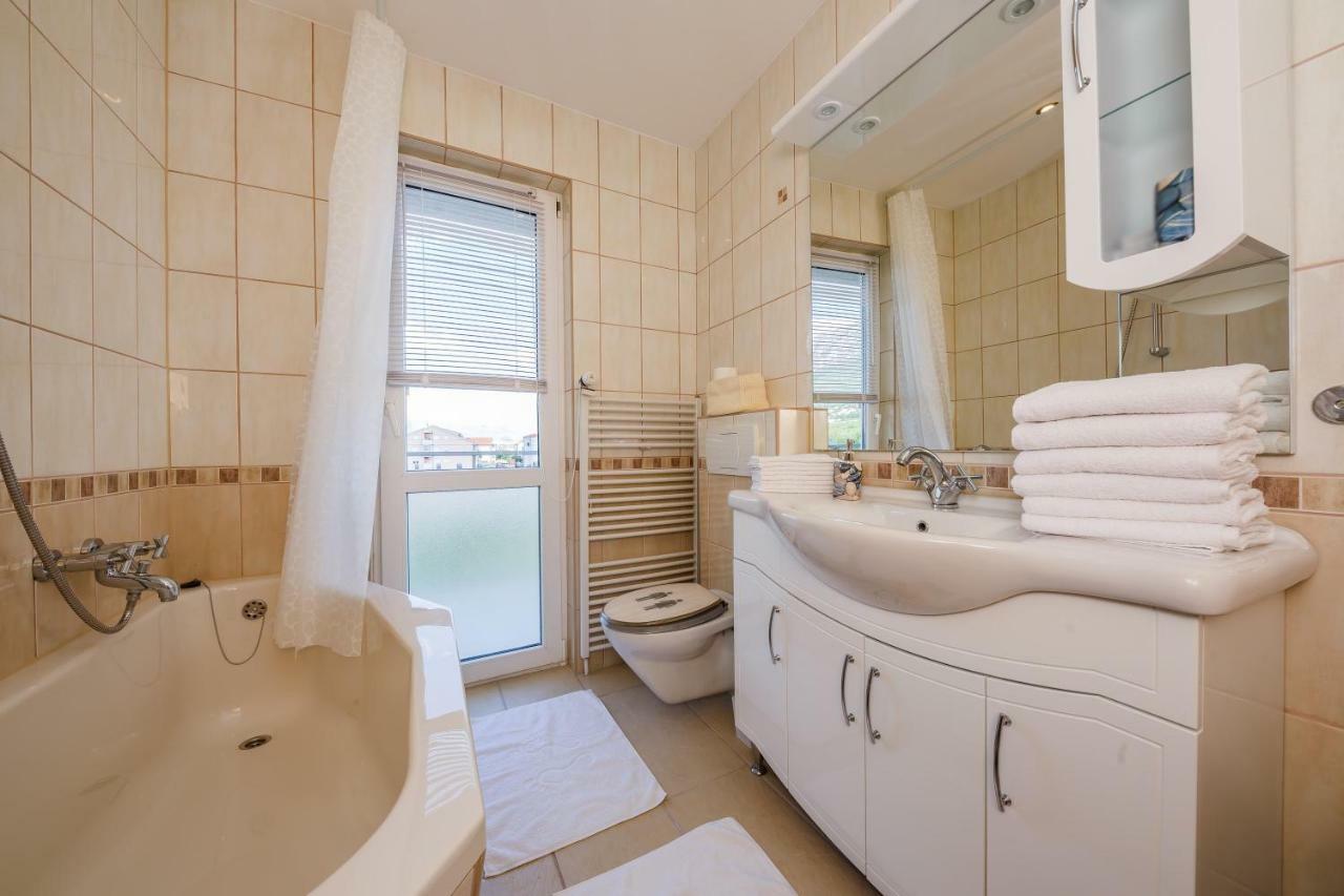 Apartman Lucija Kaštela 外观 照片