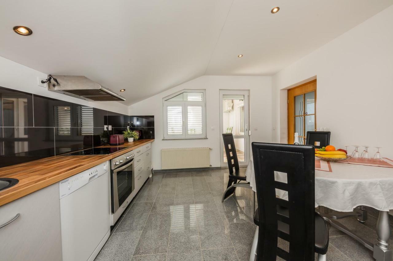 Apartman Lucija Kaštela 外观 照片